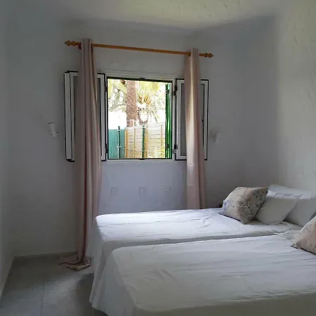 Bungalow With Private Garden Nex To Yumbo Center Дом отдыха *