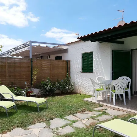 Дом отдыха Bungalow With Private Garden Nex To Yumbo Center